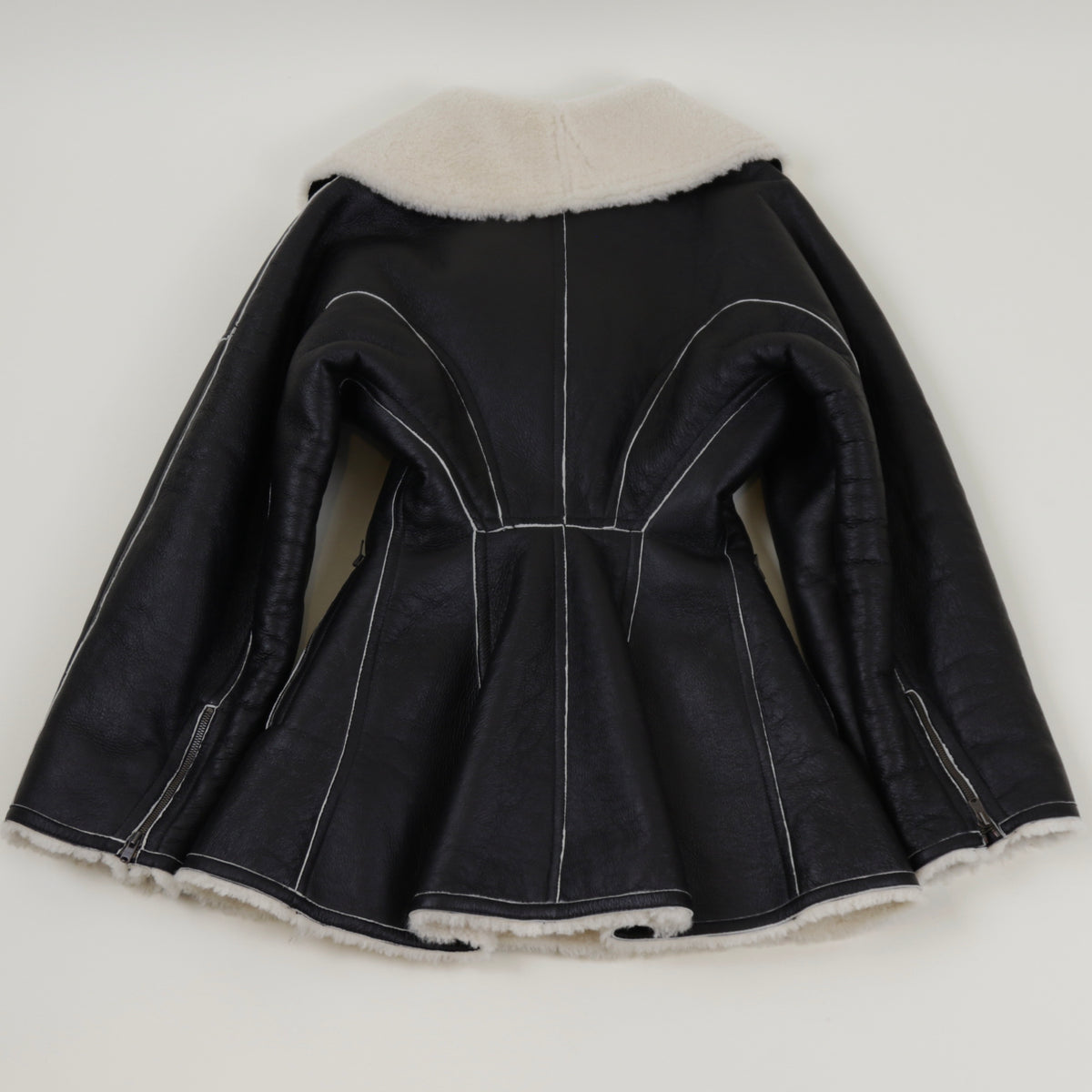 Blouson Alaïa En Cuir Vernis Et Fourrure De Mouton – Taille 36 – Neuf Avec étiquettes – Noir – Fait En Italie